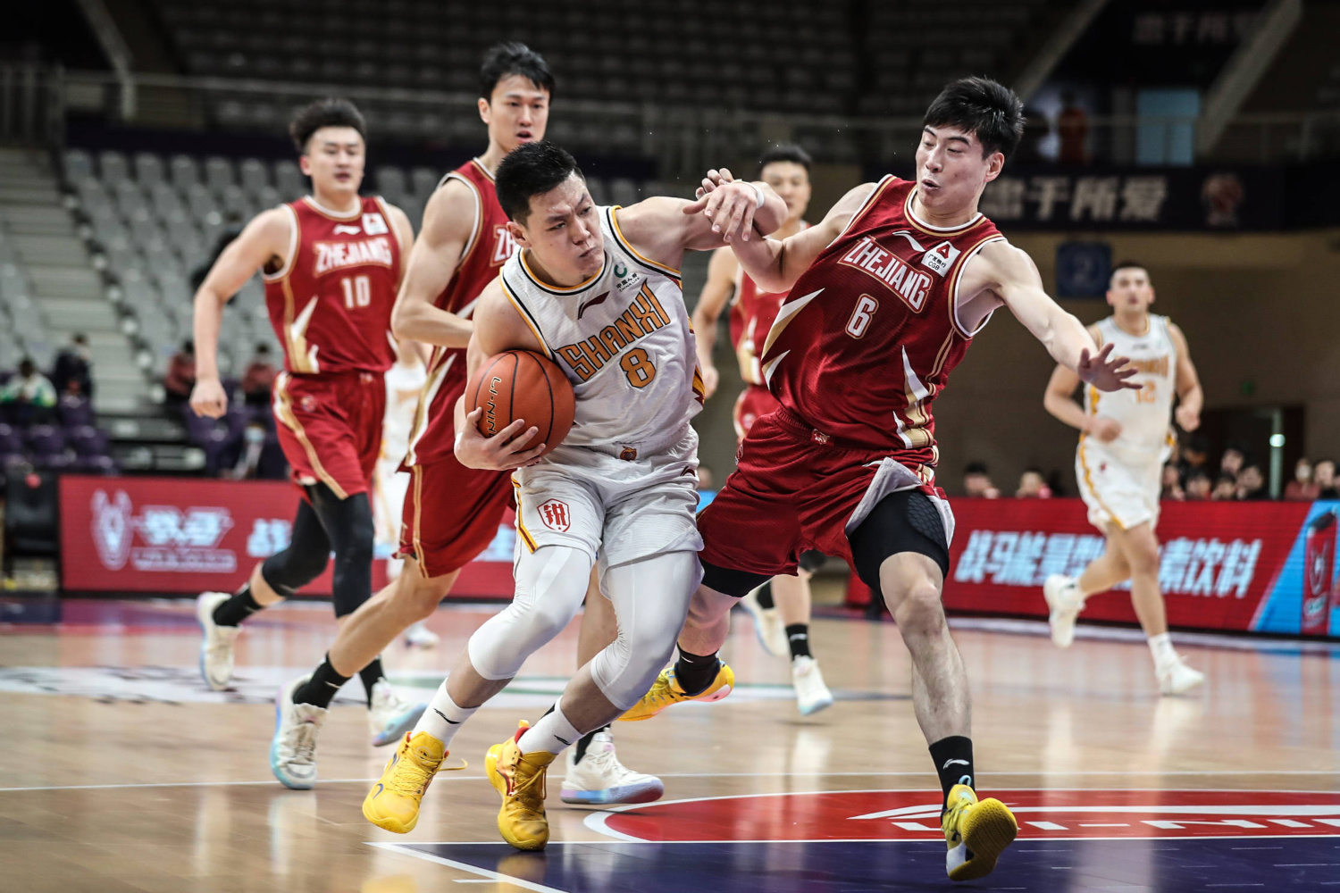 关于江苏男篮备战对抗浙江队，全队精气神十足的信息