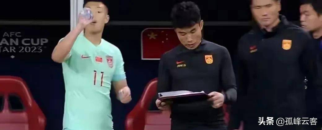 中国足球：二十年换了14位主帅下课，根子岂止在教练席？的简单介绍