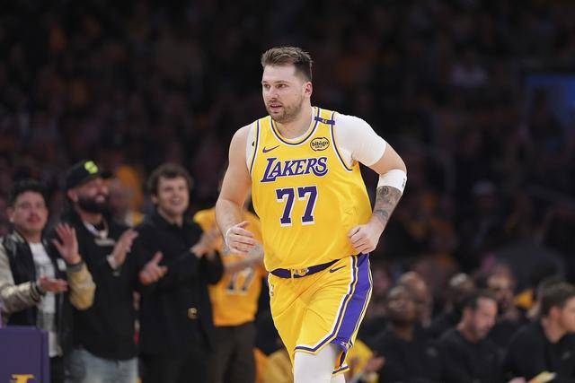 包含NBA教练：人们应对新赛季的东契奇感到恐惧的词条
